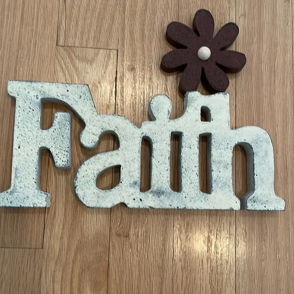 Faith signs all in good condition. - Picture 3 of 7